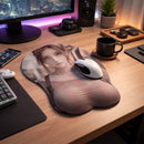 Anime Mouse Pad – Brunette avec Suspendeurs