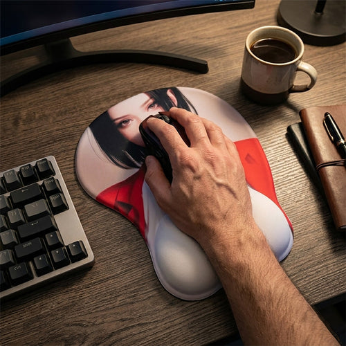 Mouse Pad Anime – Haut Blanc Brunette et Veste Rouge