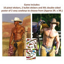 Petit génie épingle le pistol sur le jeu de cowboy