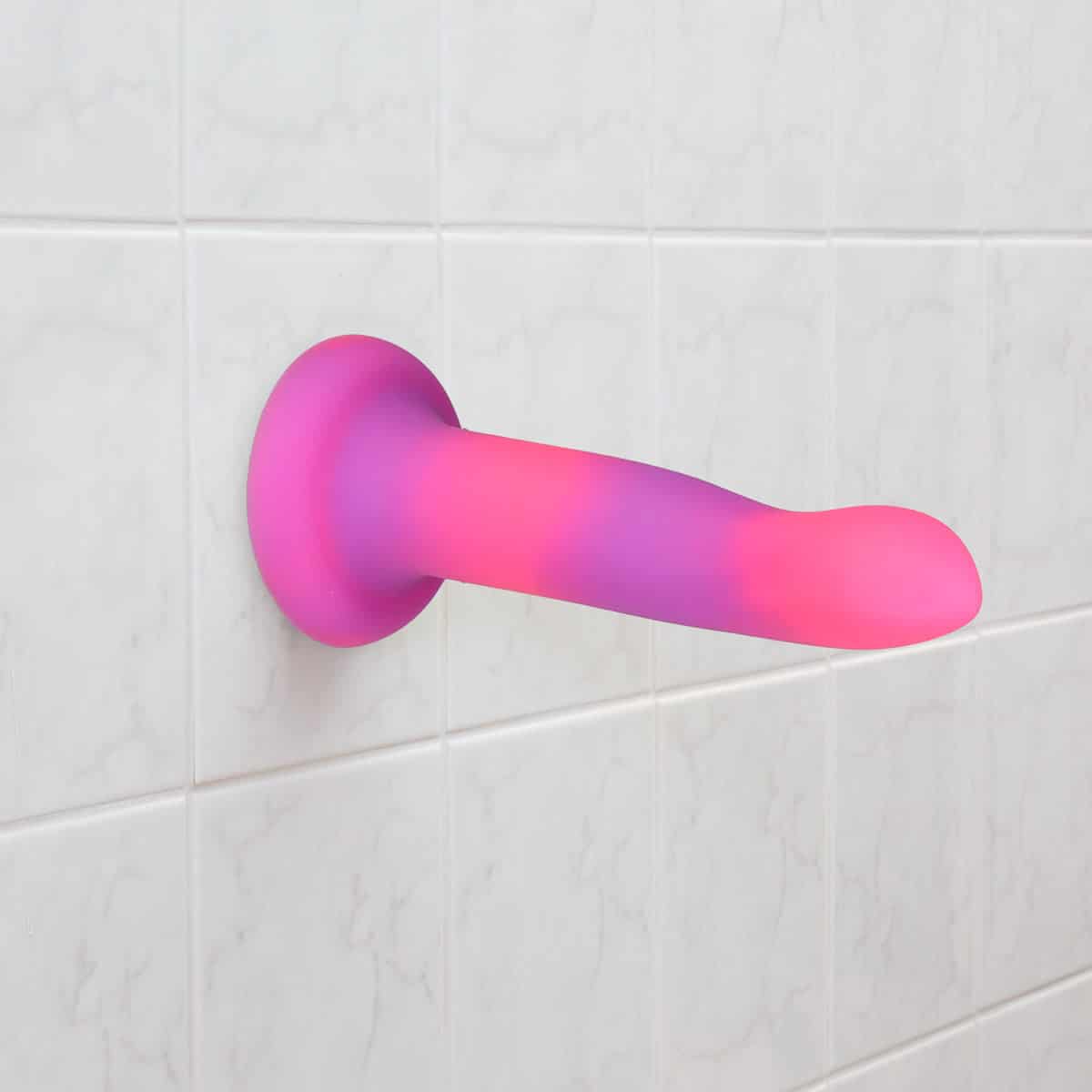 Rave par toxicomanie - 8" Glow in the Dark Dildo - Rose Purple image 5